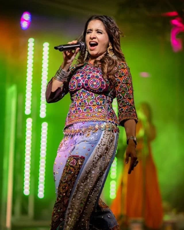 Aishwarya Majmudar performance 3