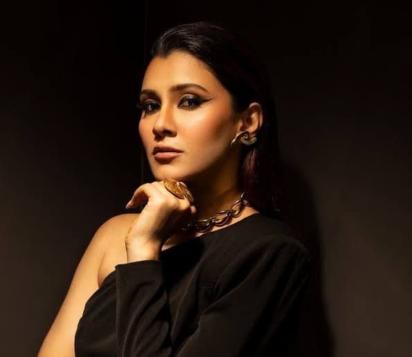 Aastha Gill performance 1