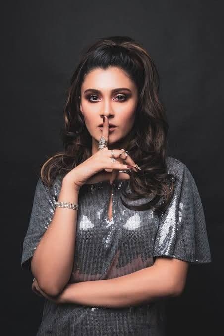 Aastha Gill performance 3