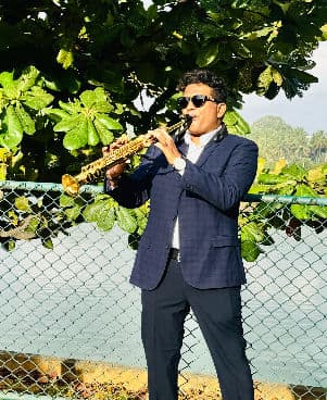 Vinny G - Saxophonist & flutist